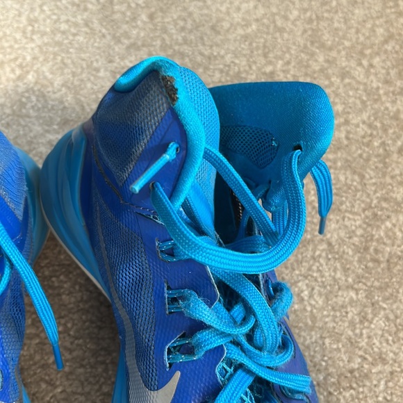 Size 8 Nike Hyperdunk - Picture 3 of 5